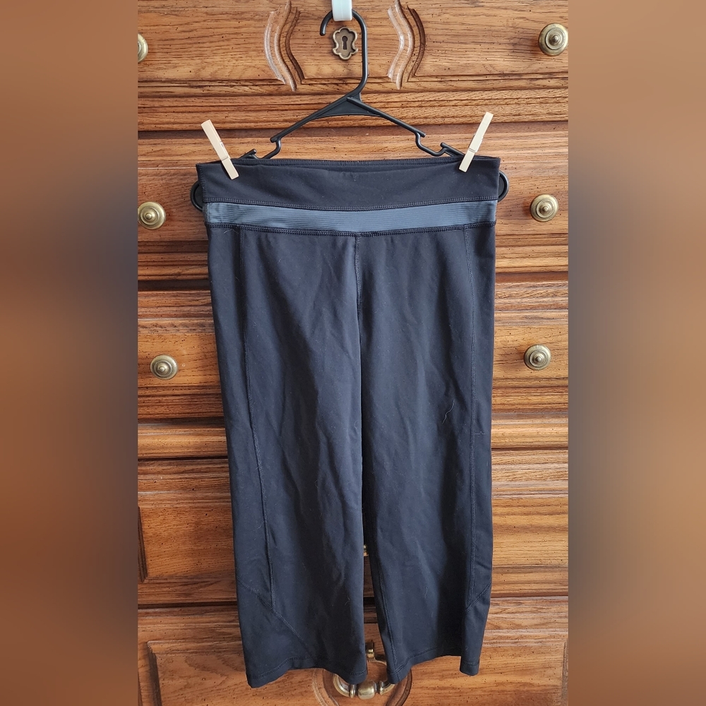 Kirkland workout capri pants womens sz M